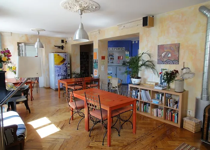 Hostel & Backpacker *