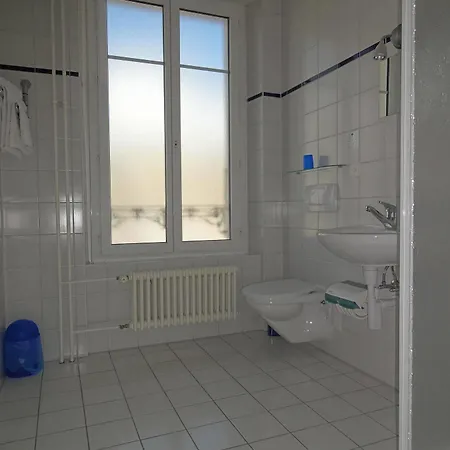 & Backpacker ホステル *